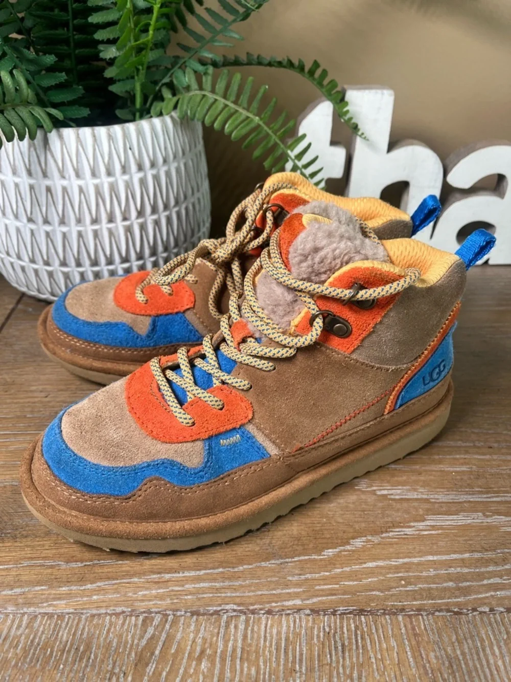 UGG K Highland Hi Heritage Boots. Brand New. Kids Size: Зу